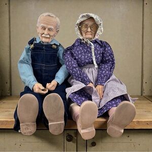 Rare Vintage Grandma & Grandpa Porcelain Doll Pair Seated Realistic Faces 1993